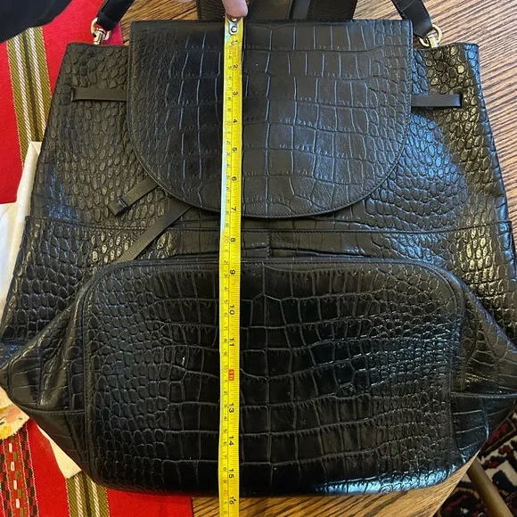 Cuyana Black Croc-Embossed Shoulder Bag - Picture 6 of 7